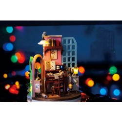 Model w Tubie - Samotny Sąsiad